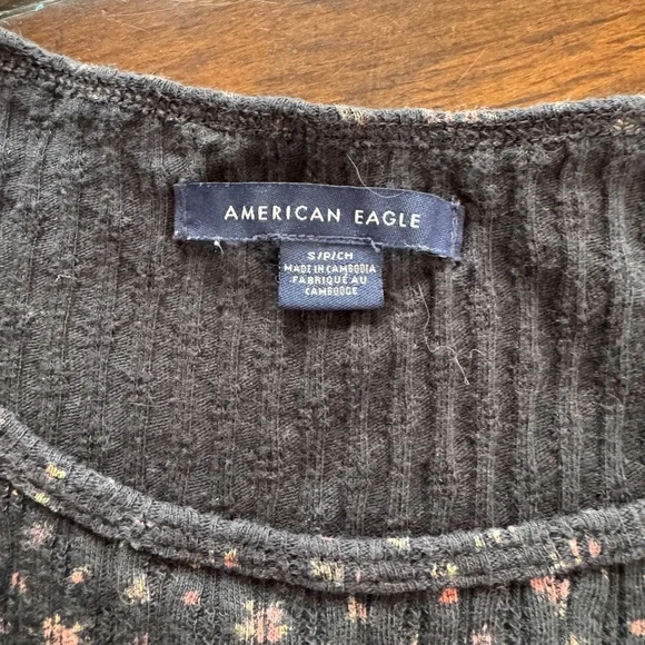 American Eagle Cropped Tee- Size S - Picture 4 of 7